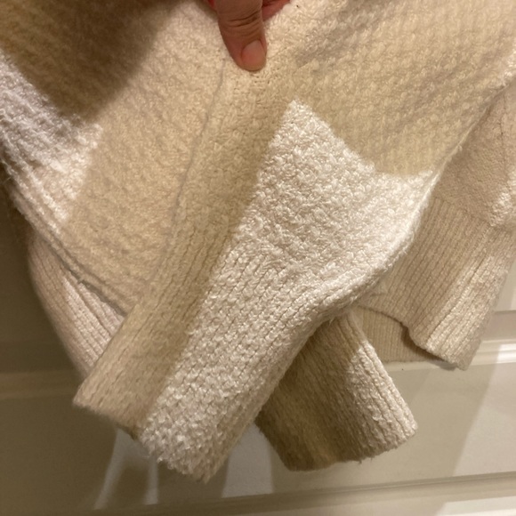 NWT Small V Neck Universal Thread Women's Knitted Sweater Cream Buttons Textured - Picture 3 of 9